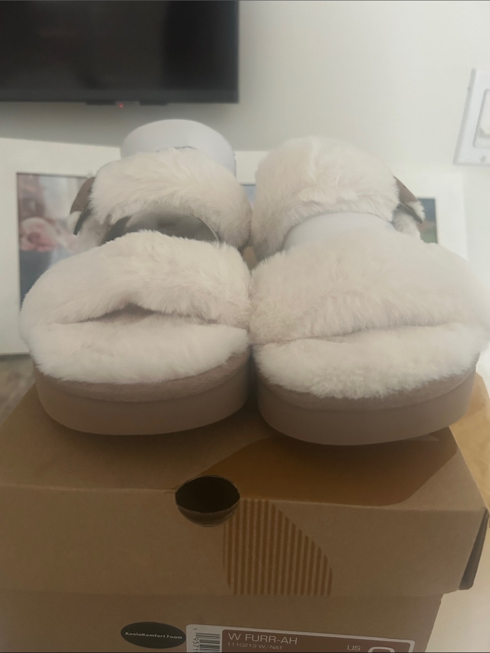 Koolaburra by Ugg Beige Slippers (Boxed) size 9 Brand New in Box - Picture 4 of 6